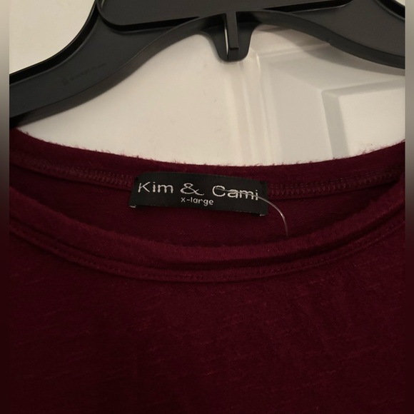 Women's Kim & Cami Burgundy Top - Picture 3 of 4